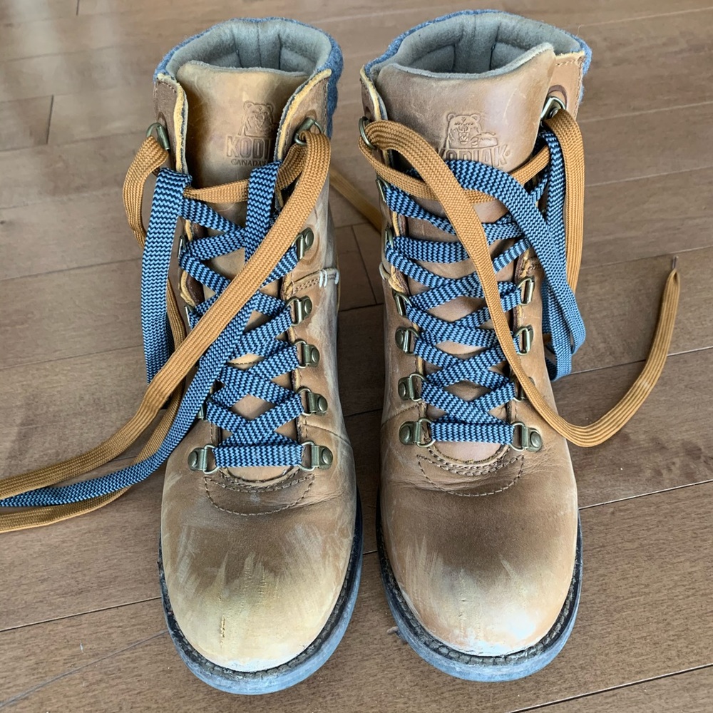 Kodiak Tan Lace-Up Hiking Boots